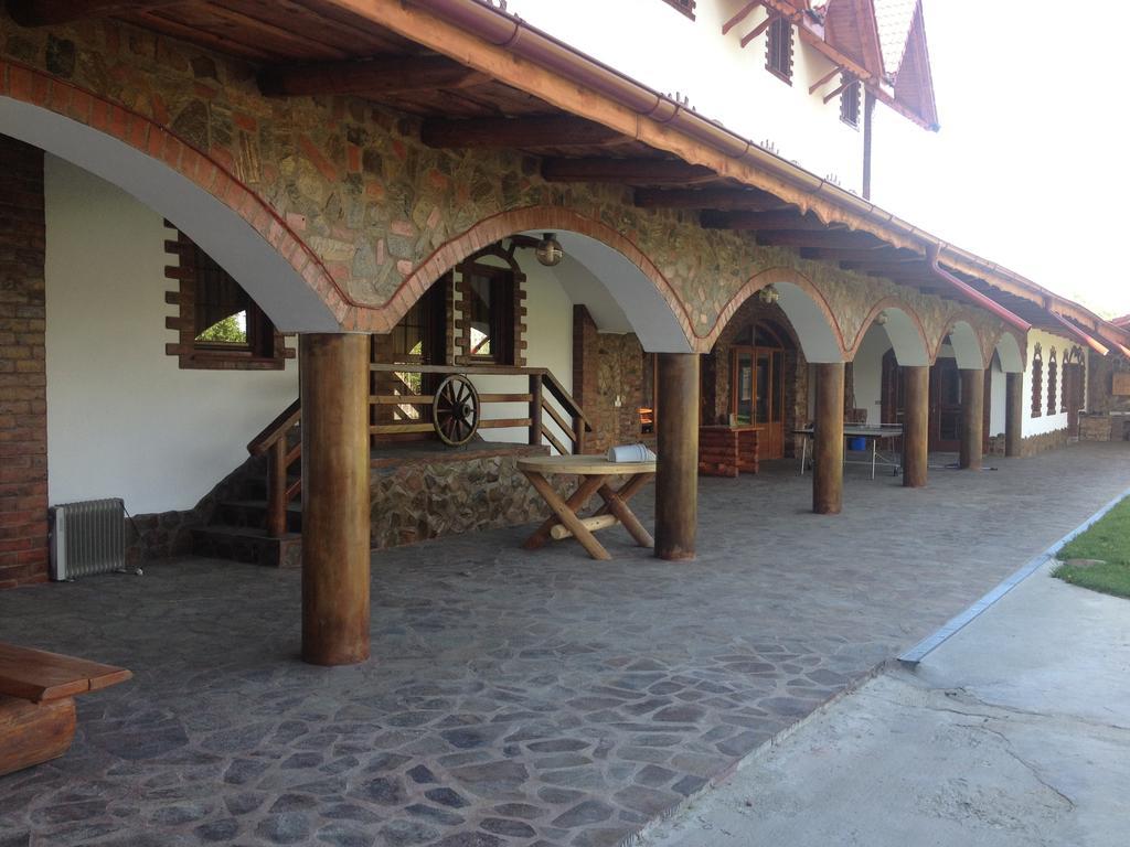 Pensiunea la Nise Sîmbăta de Sus Extérieur photo